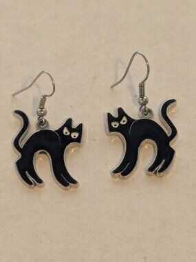 Black Scaredy Cat Halloween Enamel Silver Tone Dangle Pierced Earrings